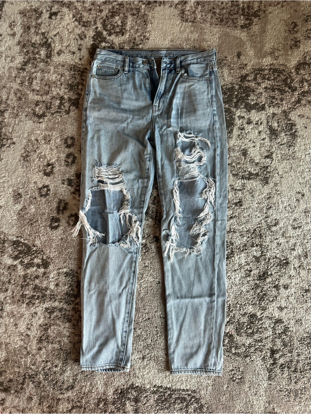 American Eagle Light Blue Distressed women’s Jeans
